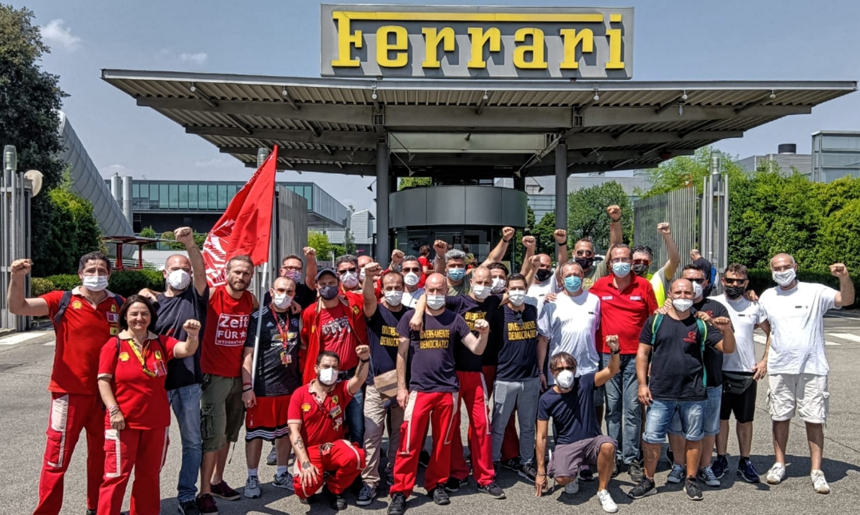 L’incontro tra i lavoratori della Ferrari e i lavoratori della GKN.