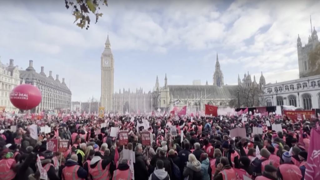 Un’ondata di scioperi scuote la Gran Bretagna