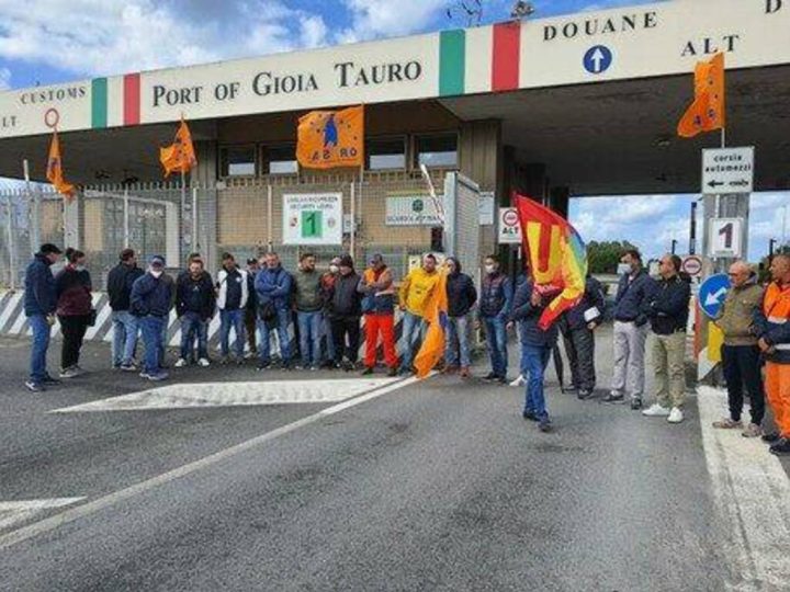Solidarietà a Mimmo Macrì e ai lavoratori del porto di Gioia Tauro
